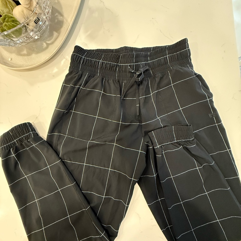 Albion women’s Black and White Cargo Pants